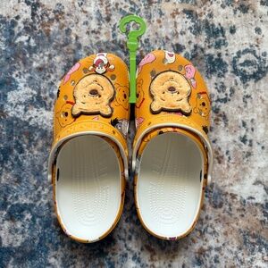 Disney Crocs Winnie the Pooh Men 4 Women 6 Clog Slip On Shoe